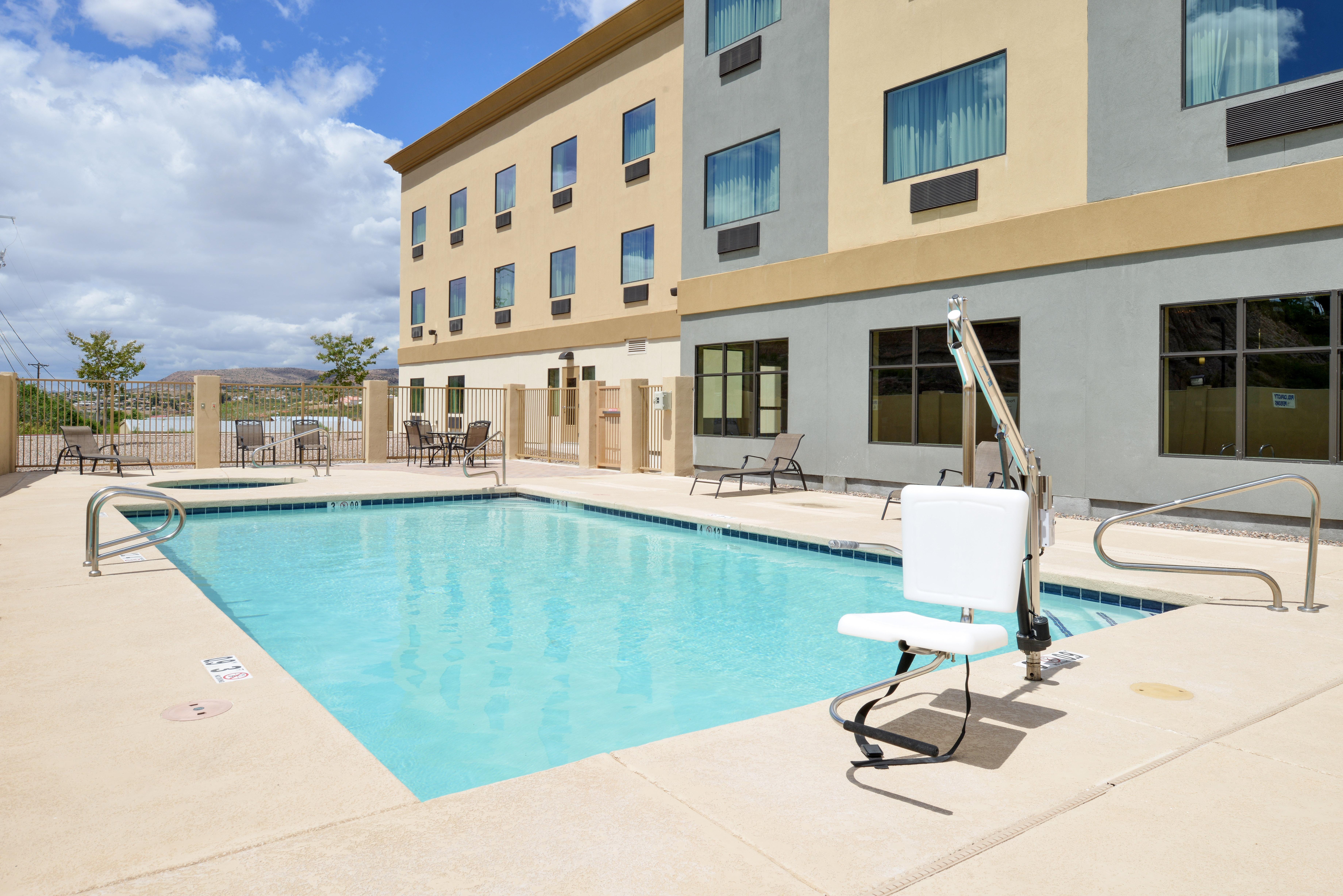 Holiday Inn Express & Suites Globe By Ihg Exterior photo